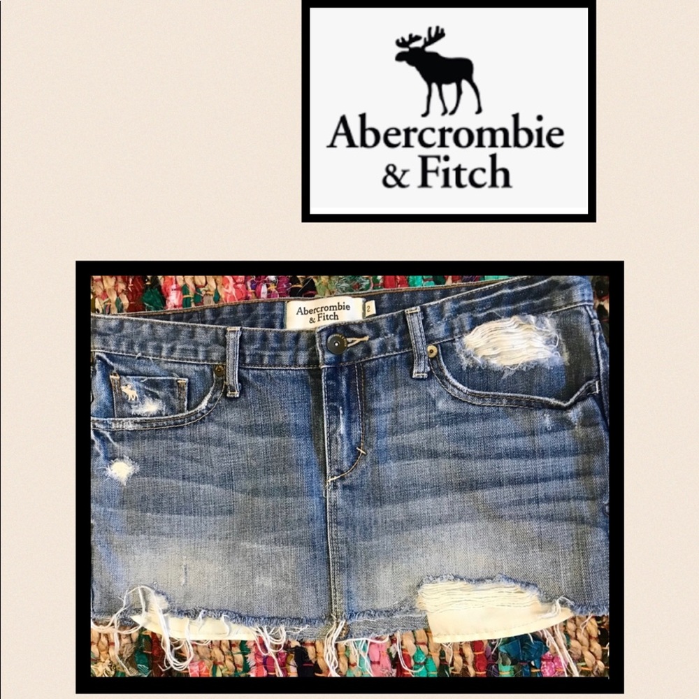 ⬇️ price drop A&F distressed Mini